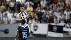 Botafogo não sai do zero com o Grêmio no Mané Garrincha, mas recupera liderança do Brasileirão