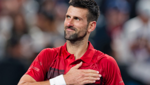 Djokovic vence Mensik, avança para semifinais em Xangai e segue na busca pelo 100º título da ATP