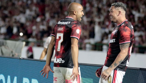 Lucas marca duas vezes, São Paulo derrota Vasco e se firma na briga pela Libertadores