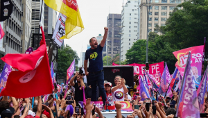 Ricardo Nunes e Guilherme Boulos vão às ruas no último dia de campanha em São Paulo