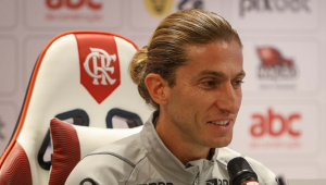 Filipe Luís promete estilo de jogo ofensivo no Flamengo