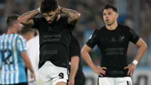 Corinthians sofre virada com dois gols em menos de cinco minutos, perde para o Racing e está fora da final da Sul-Americana