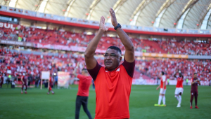 Roger Machado celebra campanha de superação do Internacional após enchentes no Rio Grande do Sul