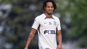 Corinthians renova contrato com André Carrillo até a metade de 2026